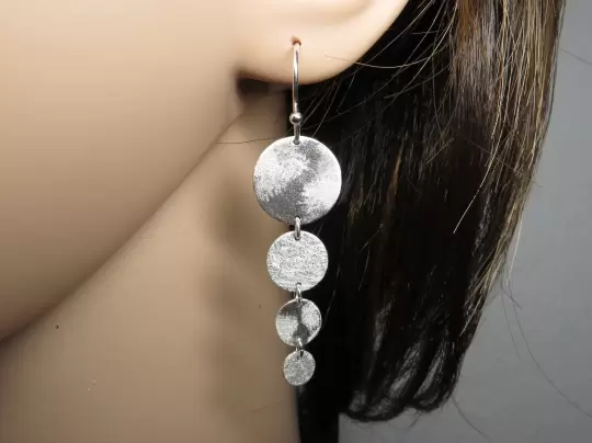 Auffällige Ohrringe