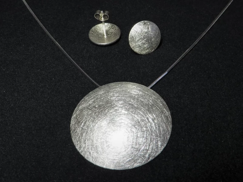 Kette und Ohrringe Set