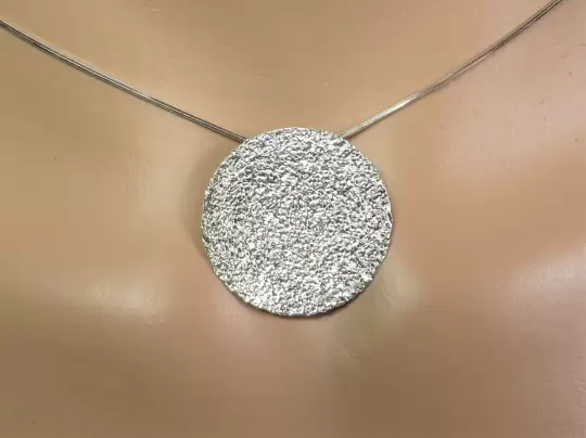 Kettenanhänger Silber gehämmert