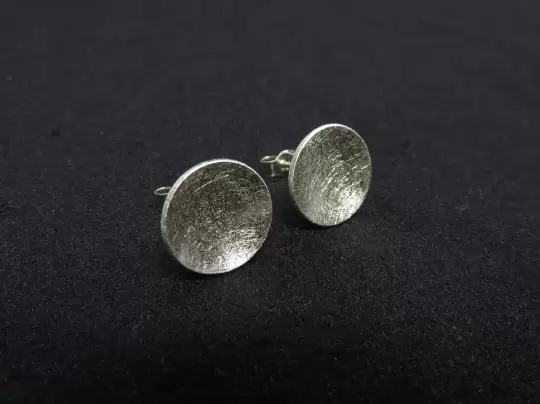 Ohrstecker gebürstet